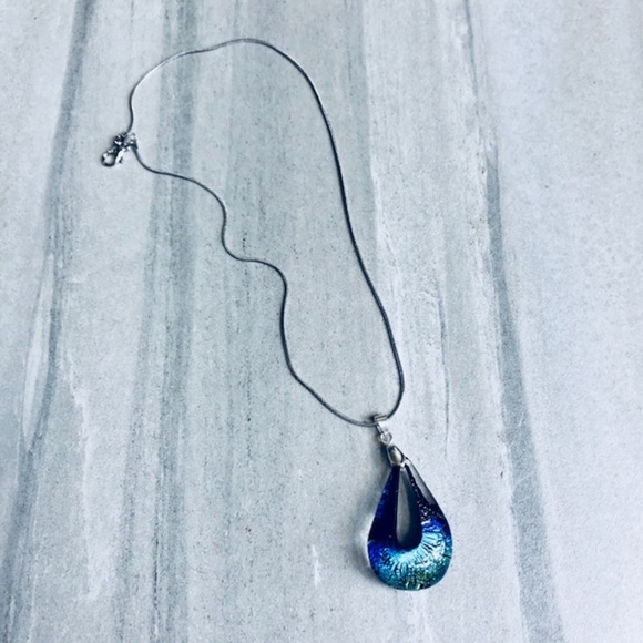 Beautiful Blue Necklace - NEW! - Picture 3 of 5